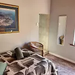 Room In Guest Room - Living In Camps Bay Summer